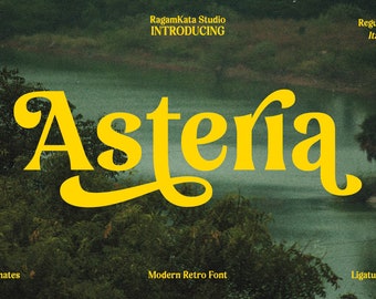 Op de afbeelding: Een geel lettertype genaamd "Asteria" in een moderne retro-stijl. Het lettertype wordt weergegeven tegen een wazige achtergrond van een meer en bomen.