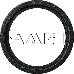 Puede incluir: Un marco circular negro con una superficie rugosa y texturizada. El marco está diseñado para parecer un arco de piedra.