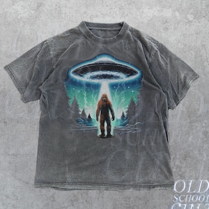 Bigfoot Ufo Vintage 90s Style Shirt, Mystical Bigfoot Shirt, Hiking Shirt, Yeti Shirt, Monster Shirt, Alien Galaxy Shirt, Cool Unisex Shirt