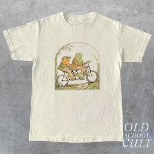 Frog 90s Vintage T-Shirt, Retro Toad Graphic Shirt, Retro Book Lovers Shirt, Cute Frog Gift, Funny Classic Shirt, Unisex Oversize Cotton Tee