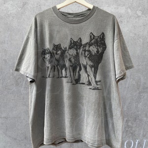 Vintage Wolf 90s Graphic Shirt, Wolf Lovers Retro Tee, 2000s Nature Shirt, Vintage Unisex Oversize Tee, Cute Wolf Gift, Beige Shirt