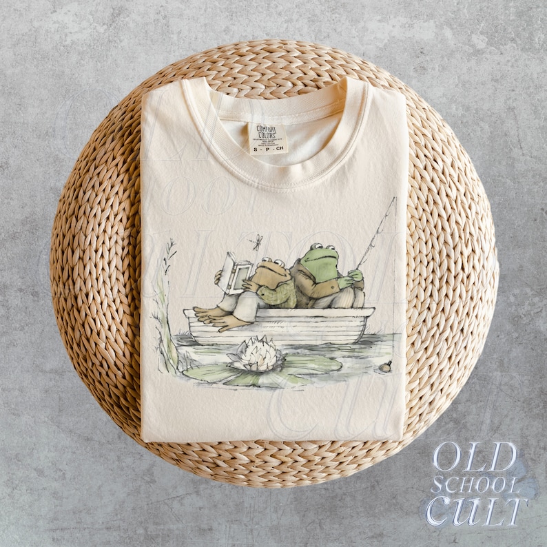 Frog 90s Vintage Graphic Shirt, Retro Toad Tee, Nature Shirt, 2000s Frog T-Shirt, Book Lovers Shirt, Vintage Unisex Oversize Cotton Tee Ivory Comfort Colors