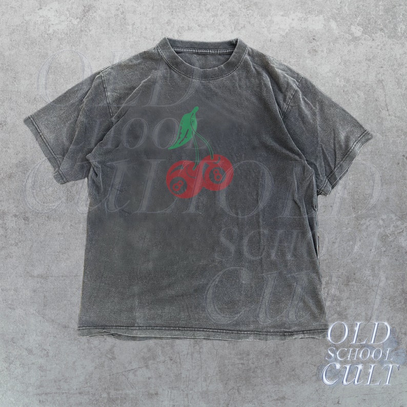 T-shirt grafica vintage Cherry 8 Ball anni '90, camicia oversize per amanti del biliardo retrò, maglietta fortunata Y2k, fantastico regalo Billard degli anni 2000, abbigliamento Y2k Vintage distressed