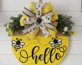 Bumble Bee Welcome Door Hanger Yellow Spring Wreath Farmhouse Style Porch Decor Summer Front Door Round Hello Sign Rustic Bee Home Decor