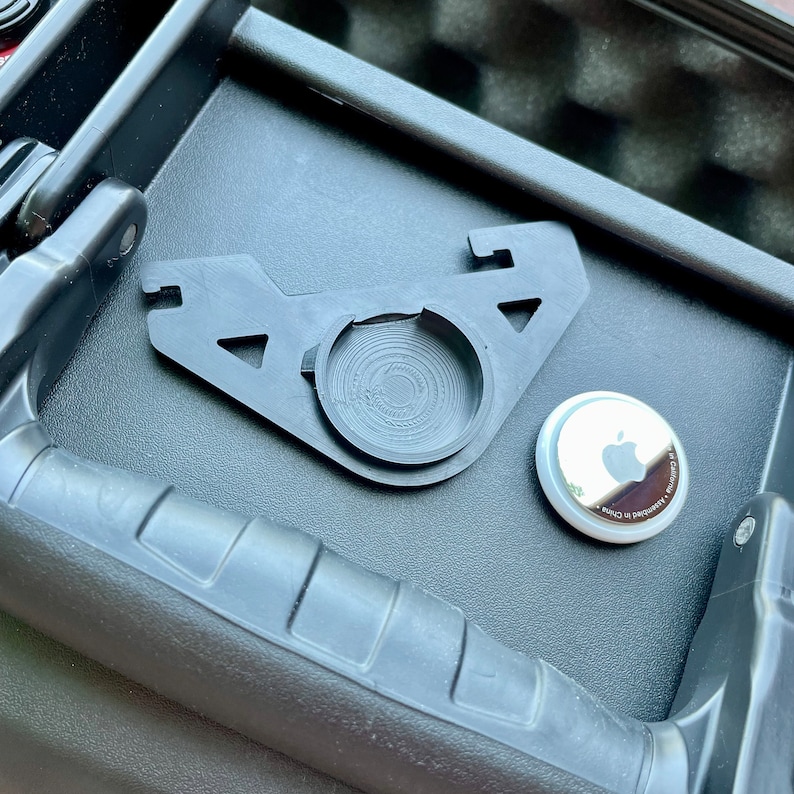 Pelican Nametag Airtag Mount - Thumbnail 4