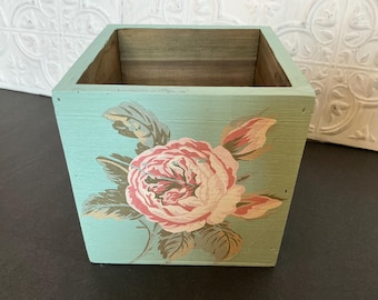 Wood planter with roses, upcycled pot spring summer decor, storage box, French country cottage decor, gift for gardener, rose lover gift