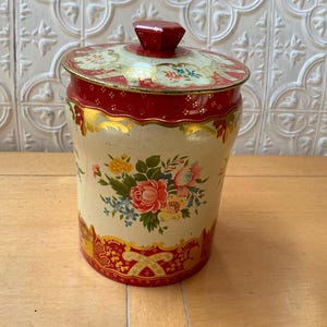 Vintage rose floral storage canister, tin made in England, bath and bedroom decor, cottage decor, traditional decor, keepsake container
