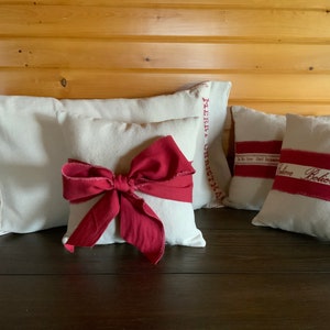 Christmas pillows, pillow cover, accent decor, home decor, farmhouse pillow, holiday gift, Christmas decor, throw pillow, accent pillow