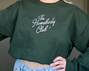 Sudadera de cuello redondo bordada de The Homebody Club / Sudadera linda para introvertidos / Regalo acogedor y estético