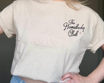 Camiseta bordada del Homebody Club / Camiseta adorable para introvertidos / Regalo acogedor y estético