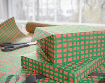 クリスマス チェック柄ラッピングペーパー、赤と緑のチェック柄ホリデーギフトラップ、クリスマスギフトに最適な華やかでモダンな柄、複数のシートサイズ