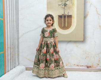 Vestido floral para niñas, vestido bordado con lentejuelas, vestido indio para niñas, vestido de boda para niñas, vestidos Anarkali confeccionados para niñas, trajes de diseñador para niñas.