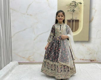 Vestido Anarkali floral indio de diseñador para niñas, vestido étnico de fiesta para niños con dupatta de red.