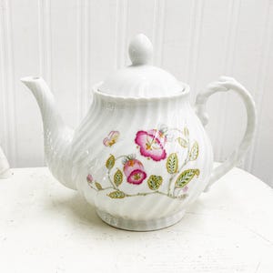 Belle théière vintage à décor floral fabriquée au Japon