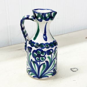 Vintage handgeschilderde kleine keramische kan