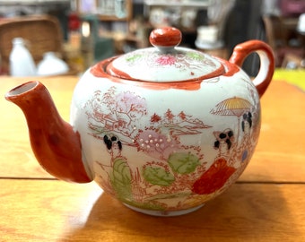 Japanese hand painted teapot (c 1920s)