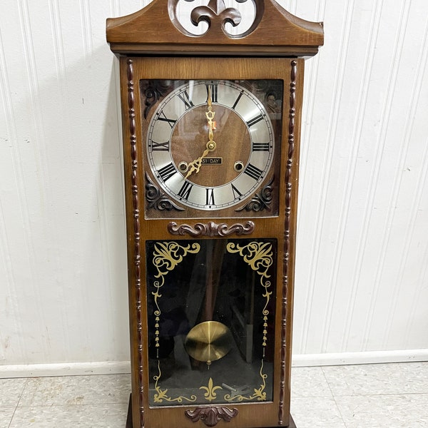 31 Day Vintage Wind Up Pendulum Wall Clock