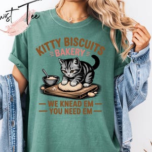 Comfort Colors® Cat Biscuit Shirt,Cute Kitty Biscuits Bakery Retro Tee, Funny Baking Gifts for Her, Cat Lover Baker Tshirt, Kitten T-Shirt