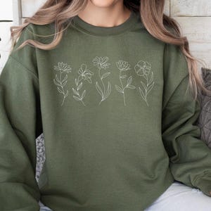 Wildflowers Sweatshirt, Flower Crewneck Sweatshirt, Floral Sweatshirt For Women, Flower Lover Sweatshirt, Flowers Hoodie, Women Gift