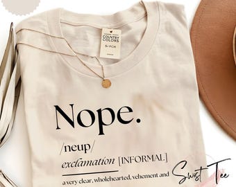 Comfort Colors® ノープ シャツ 家族の再会へのギフト、皮肉なノー シャツ、内向的な友人へのギフト T シャツ、イライラした服、ノープ定義 T シャツ