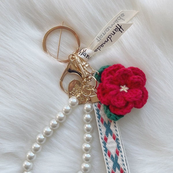 Handmade Crochet Flower Keychain Cute Red Rose Pearl Wristlet Car Key Chain Elegant Pendant Kawaii Bag Charm Accessories Craft Gift for Her