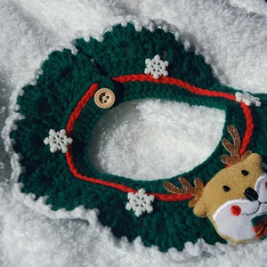 Cute Christmas Crochet Cat Collar Clothes for Cats Pet Costume Cat Outfit Fashion Wear Handmade Cat Accessory Red Bell Neckwear Green Bib Green