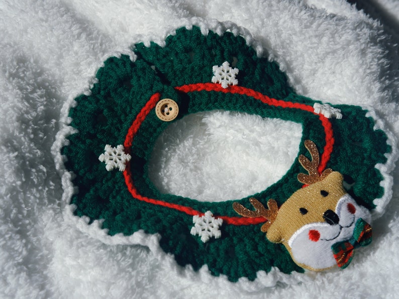 Cute Christmas Crochet Cat Collar Clothes for Cats Pet Costume Cat Outfit Fashion Wear Handmade Cat Accessory Red Bell Neckwear Green Bib Green