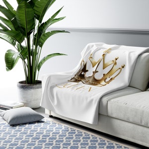 White Queen Fleece Blanket, Throw Blanket, Throw Blanket for Bed, Housewarming Gift, Home Gifts, Blankets and Throws, Sofa Throw, Bed Throw