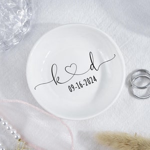 Plato de cerámica redondo personalizado para joyas, soporte para anillos de compromiso, plato personalizado para anillos de boda, plato para baratijas de novia, ideas para regalos de dama de honor de boda