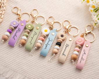 Personalized Keychain Daisy Bead Pendant– Custom Name– Birthday Flower Keychain– Perfect Bag Charm– Gift for Women– Anniversary Gift