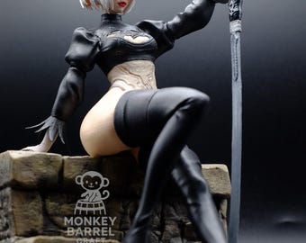 Figura 2B pintada a mano – Fan Art de NieR Automata – Coleccionable grande impreso en 3D (22 cm)