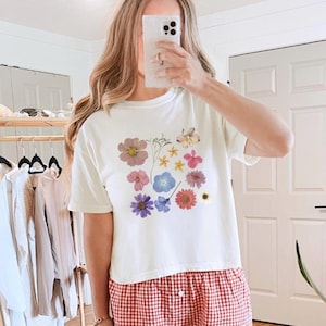 Botanical Shirt Flowers Shirt Pressed Flowers Shirt Feminine Shirt Women&#39;s Boxy Tee Comfort Colors Cropped Tee