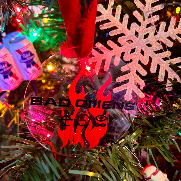 リボンとデザイン裏地が選べる、カスタム バンド ロゴまたは歌詞のアクリル製クリスマス オーナメント。