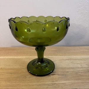 Vintage Indiana Glass Avocado Green Glass Pedestal Teardrop Compote Fruit Bowl MCM 7.5”x7.5”