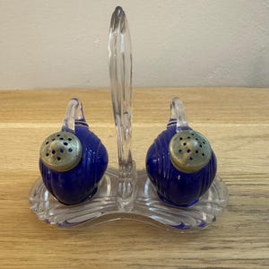 Vintage Farber Bros Kobalt Blau Glas Tilt Salz und Pfefferstreuer, Straßburg Glass Caddy