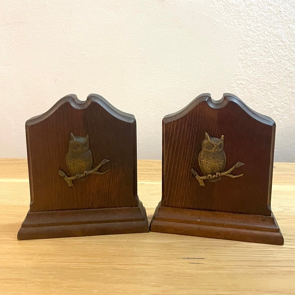 Mid Century Wood and Brass Owl Bookends vintage den decor, home library ,1970’s office shelf Decoration . Walnut wood bookends