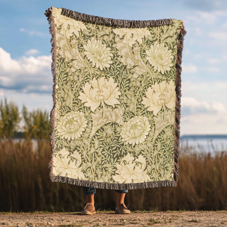 MtInfinityInc William Morris Chrysanthemum Woven Blanket - Thumbnail 2