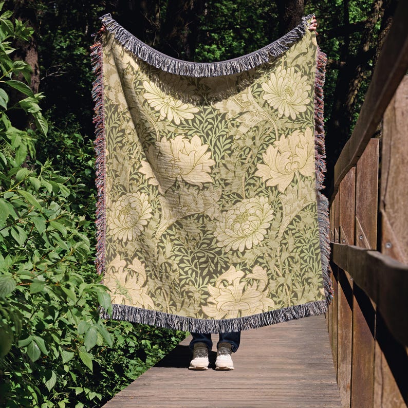 MtInfinityInc William Morris Chrysanthemum Woven Blanket - Thumbnail 5