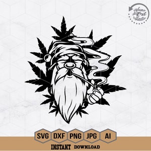 Peut inclure: Illustration en noir et blanc d'un Père Noël avec une longue barbe, portant un bonnet de Père Noël et fumant une pipe. La figure est entourée de feuilles de marijuana.