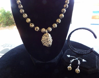 Dalmatiner Jaspis und schwarze Glas Perlen Kette und Ohrringe Set