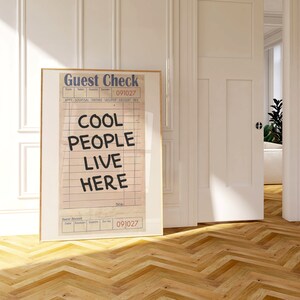 Cool People Live Here, plakat z czekiem gościa w stylu retro, modny wystrój akademika w stylu preppy, sztuka ścienna do łazienki, minimalistyczna estetyka, wydruk na wózku barowym Statement