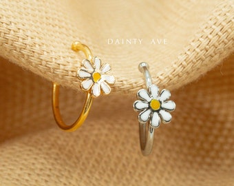 20G Daisy Flower Nose Hoop • White Flower Nose Ring • Nose Ring • Hoop Ring • Seamless Hoop • Silver • Gold • Cartilage Piercing • Clip On