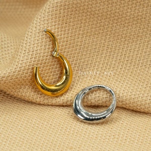 16G Moon Septum Ring • Crescent Septum Clicker • Clicker Hoop • Nose Ring • Daith Hoop • Daith Earring • Steel Piercing • Gold • Silver