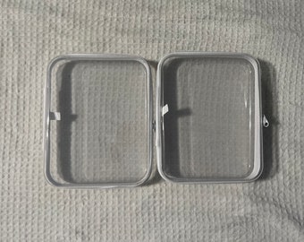 2 estuches transparentes y rígidos para almacenamiento en color blanco