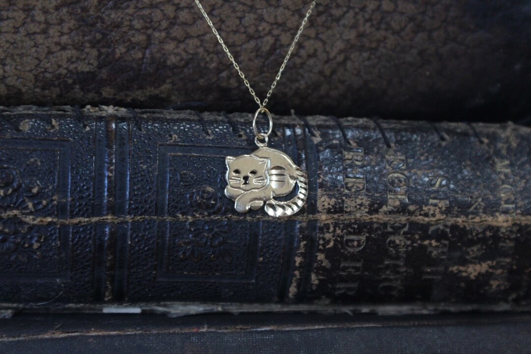 Estate 14k Gold Sleeping Kitty Charm Necklace Vintage Yellow Gold Cat
