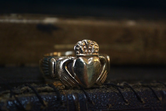 Heavy 14k Gold Men’s Claddagh Ring 10.87g | Mens … - image 8