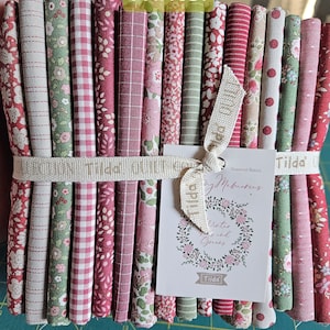 Tilda Creating Memories Winter Fat Quarter Bundle, 16 pieces