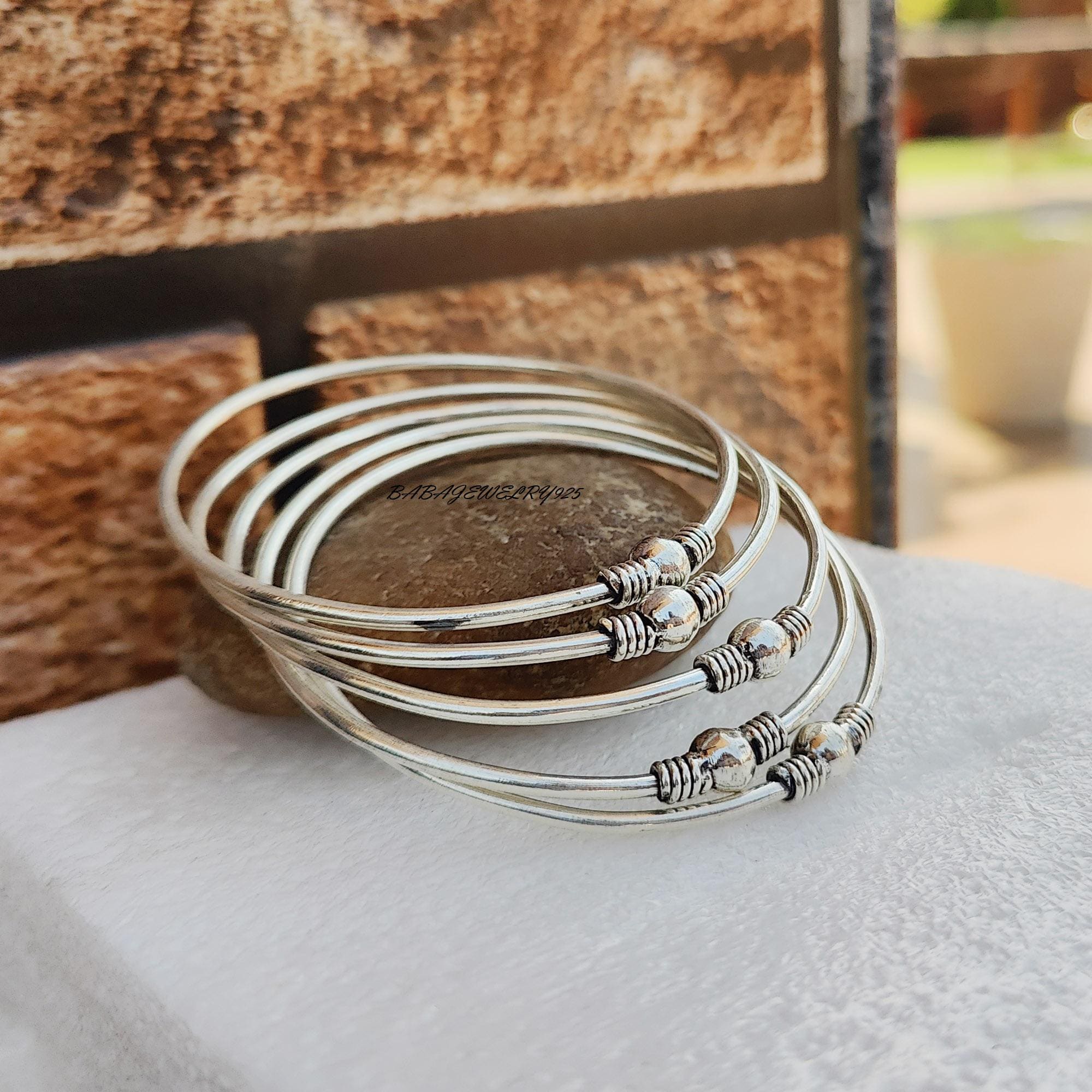 ハンドメイドのスターリングシルバーバングルセット：厚みのある西