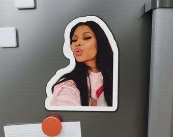 die gestanzten grafischen Magnete „Selfie“ von Nicki Minaj