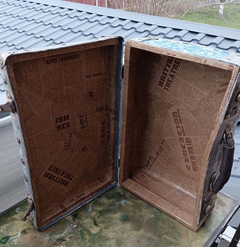 Valise en cuir vintage avec autocollants d'origine, années 1950